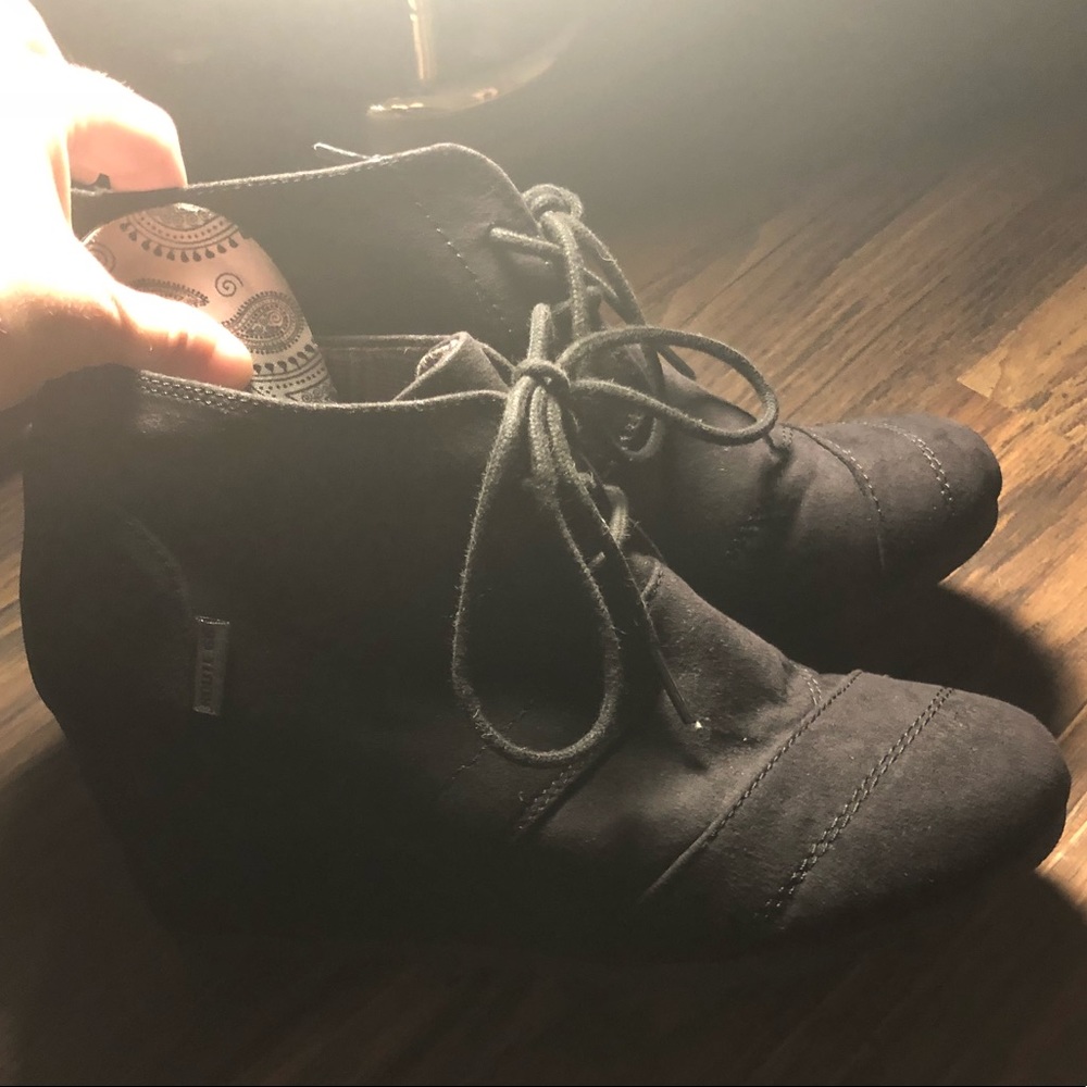 Wedged boots